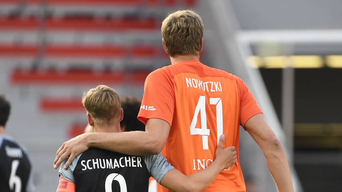 Gemeinsam mit Dirk Nowitzki organisiert er erneut das Benefizspiel "Champions for Charity". Die Nowitzki All Stars unterliegen Schumacher & Friends in Leverkusen mit 5:7 (3:4), Schumacher trifft einmal