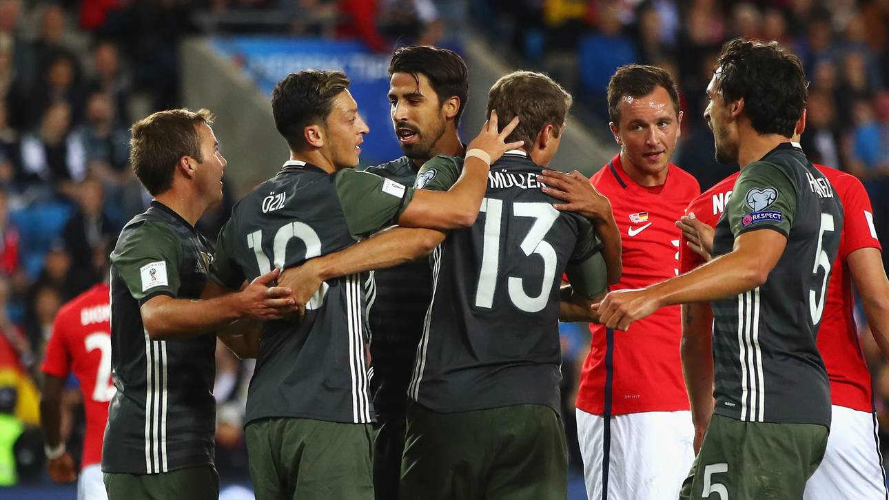 Özil zieht mit Trio gleich