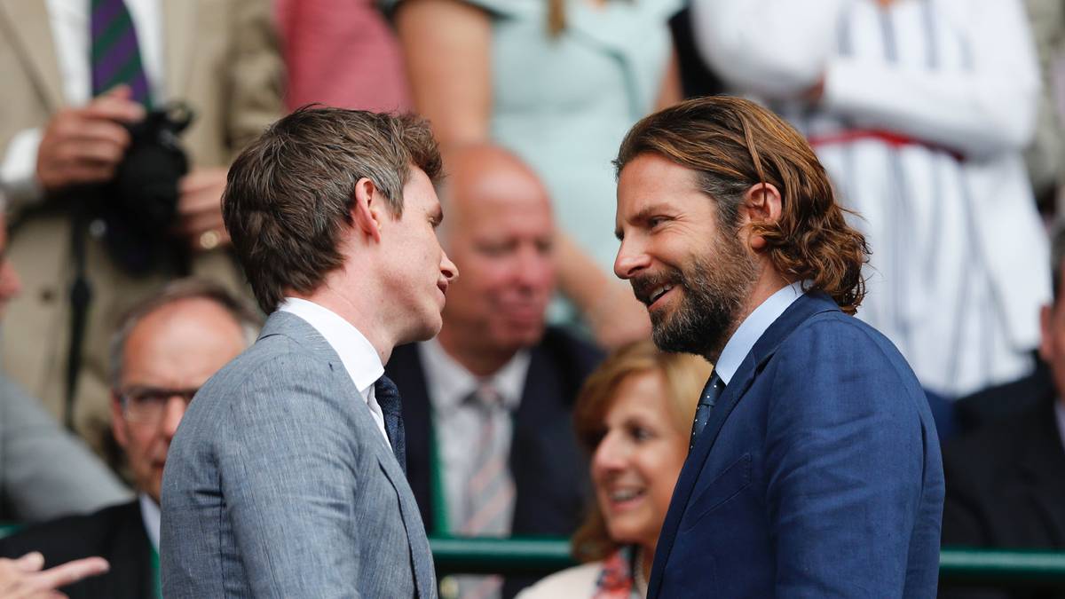 und auch Schauspiel-Kollege Bradley Cooper, unter anderem bekannt aus der "Hangover"-Reihe, lässt sich das Spektakel nicht entgehen