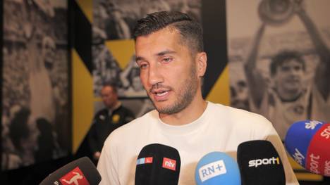 Edin Terzic wird vor dem Testspiel des BVB gegen Aston Villa im Stadion verabschiedet. Sein Nachfolger Nuri Sahin reagiert mit warmen Worten.