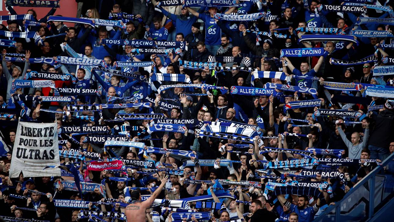 Anschlag: Racing trägt Sondertrikot