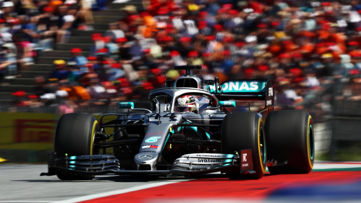 FLOP - MERCEDES: Die endlos scheinende Siegesserie ist gerissen. Die Wetterbedingungen haben die Sterne-Ritter in die Knie gezwungen. Das eigene Aggregat ist dermaßen eng am Limit gebaut, dass für die enormen Temperaturen bei der Hitzeschlacht am Red Bull Ring die Kühlung einfach nicht ausreicht, um volle Power freigeben zu können