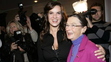 Katarina Witt (l.) zusammen mit Jutta Müller