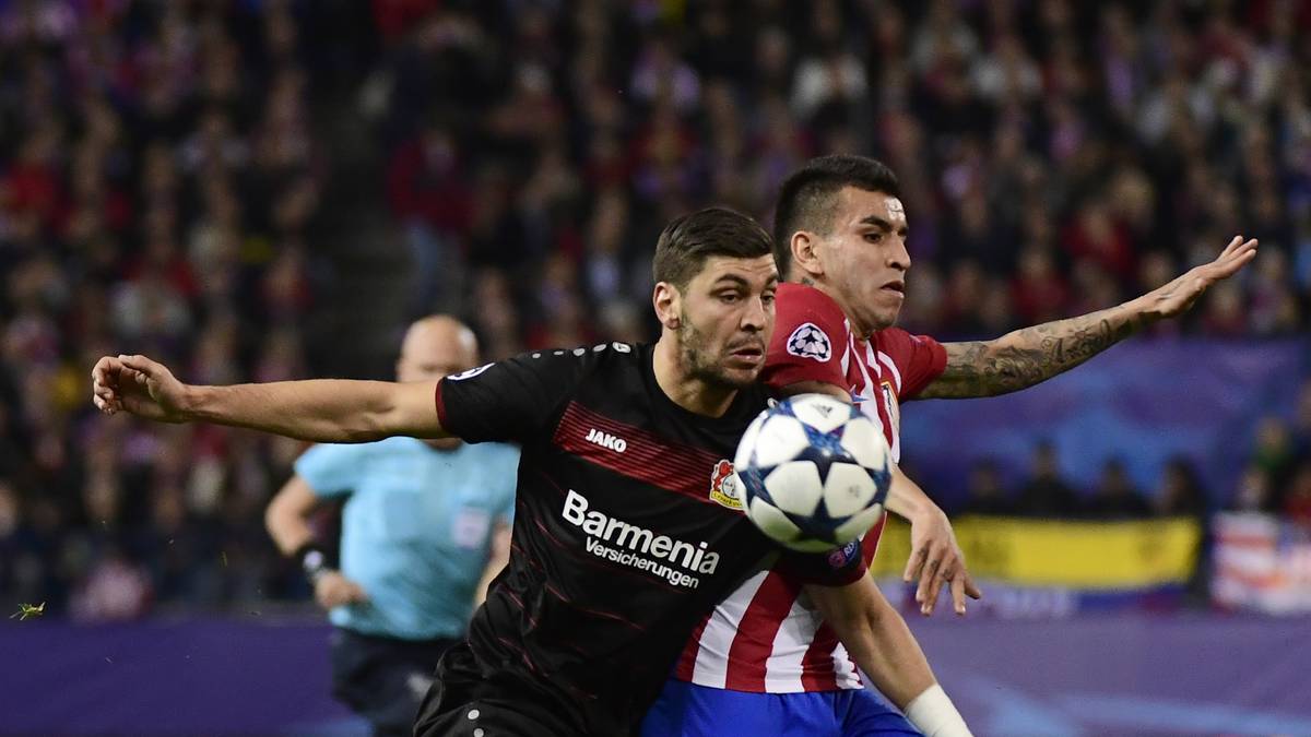 ALEKSANDAR DRAGOVIC: Hatte nach seiner fehlerhaften Leistung im Hinspiel etwas gutzumachen. Überzeugte im Zweikampfverhalten (starke 80 Prozent gewonnene Zweikämpfe) und als Organisator der Not-Viererkette. Aber wenn Atletico das Spiel durchs Zentrum schnell machte, hatte auch der Österreicher Probleme - SPORT1-Note: 2,5