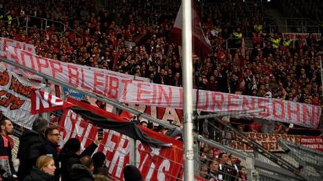 Die Fans des FC Bayern zeigten Schmäh-Plakate gegen Dietmar Hopp