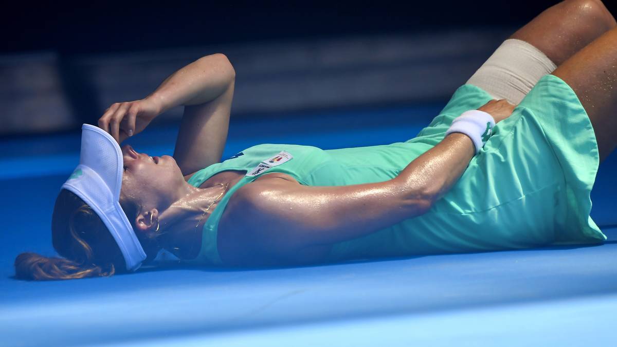 Cornet lässt sich anschließend behandeln, ehe sie das Match fortsetzen kann. Nach der 5:7, 4:6-Niederlage sagte sie: "Ich hatte einen typischen Hitzschlag. Ich habe mich sehr schlecht gefühlt, mein Kopf hat sich gedreht und mich hat es am ganzen Körper gefröstelt"