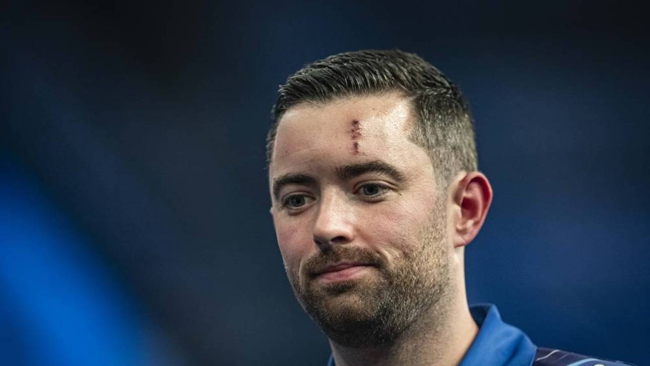 Luke Humphries mit einer großen Schramme auf der Stirn