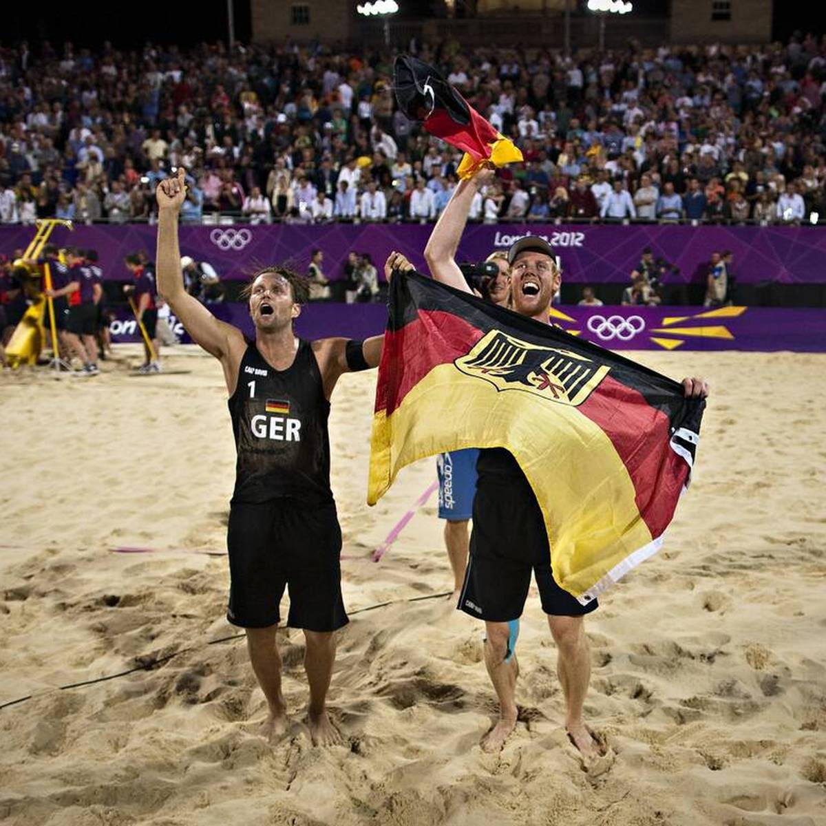 Bei den Olympischen Spielen 2012 in London gehen Julius Brink und Jonas Reckermann als Außenseiter an den Start. Das deutsche Beachvolleyball-Duo spielt sich aber in einen Rausch und feiert einen historischen Erfolg. 