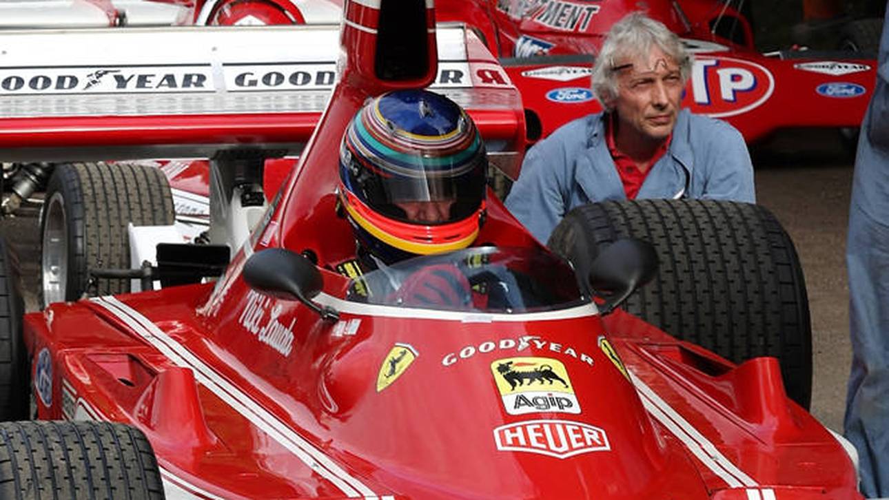 F1-Superhirn in legendärem Ferrari