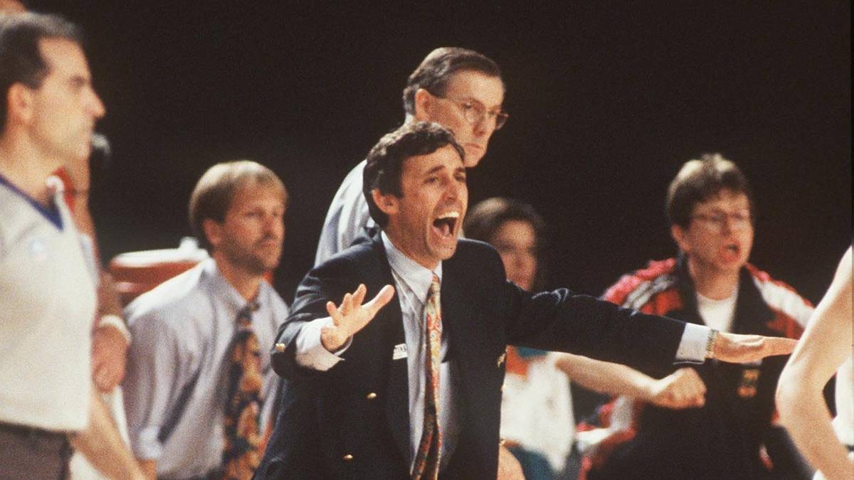 Pesic beginnt seine Trainerkarriere bei KK Bosna Sarajevo. Er wird jugoslawischer Meister 1983 und ein Jahr darauf Pokalsieger. Nach dem spektakulären WM-Triumph mit der U19-Mannschaft Jugoslawiens im Jahre 1987 wird der Deutsche Basketball Bund auf Pesic aufmerksam 