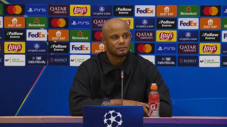 Nach der deutlichen Niederlage beim FC Barcelona stellt sich Bayern-Trainer Vincent Kompany den Fragen der Journalisten - und natürlich kommt auch ein ungeliebtes Dauerthema wieder auf.