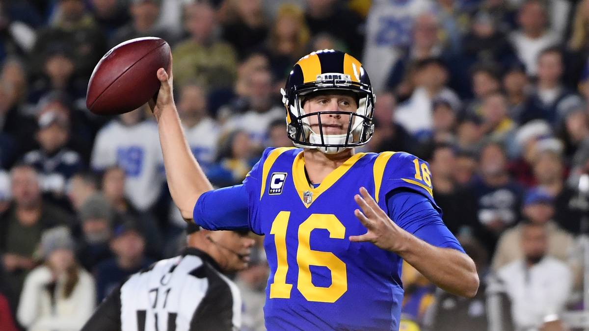 JARED GOFF vs. DONT'A HIGHTOWER: Goff hat unter McVay einen gewaltigen Schritt nach vorn gemacht. Fast 4700 Yards  und ein Rating von 101,1 sprechen für sich. Allerdings profitierte er über weite Strecken von der Defense und dem Laufspiel mit Todd Gurley. Er ist noch nicht so weit, ein Spiel im Alleingang zu gewinnen