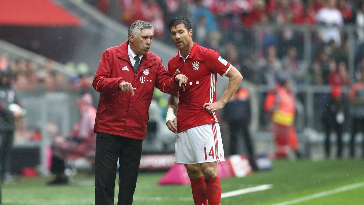 In seiner letzten Saison für die Bayern trifft Alonso einen alten Bekannten wieder. Carlo Ancelotti, mit dem er bei Real Madrid die Champions Legaue gewann, wird neuer Trainer