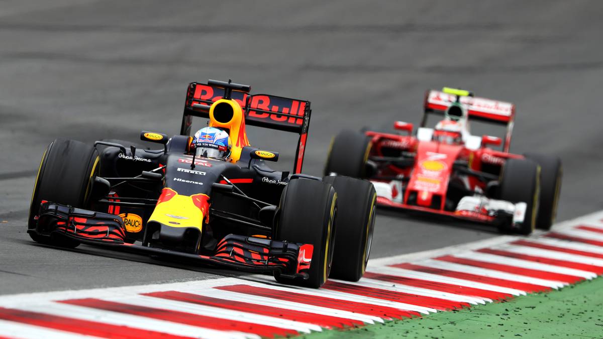 KAMPF UM DIE PLÄTZE: Nicht nur um Platz zwei gibt es einen Zweikampf, auch weitere Platzierungen sind noch nicht fest vergeben. So duellieren sich Daniel Ricciardo (Red Bull/200 Punkte) und Kimi Räikkönen (Ferrari/193) um Rang vier