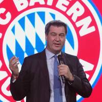 Bayerns Ministerpräsident Markus Söder gratuliert dem FC Bayern zum Gewinn der deutschen Meisterschaft. Er beglückwünscht gleichzeitig aber auch dem BVB.