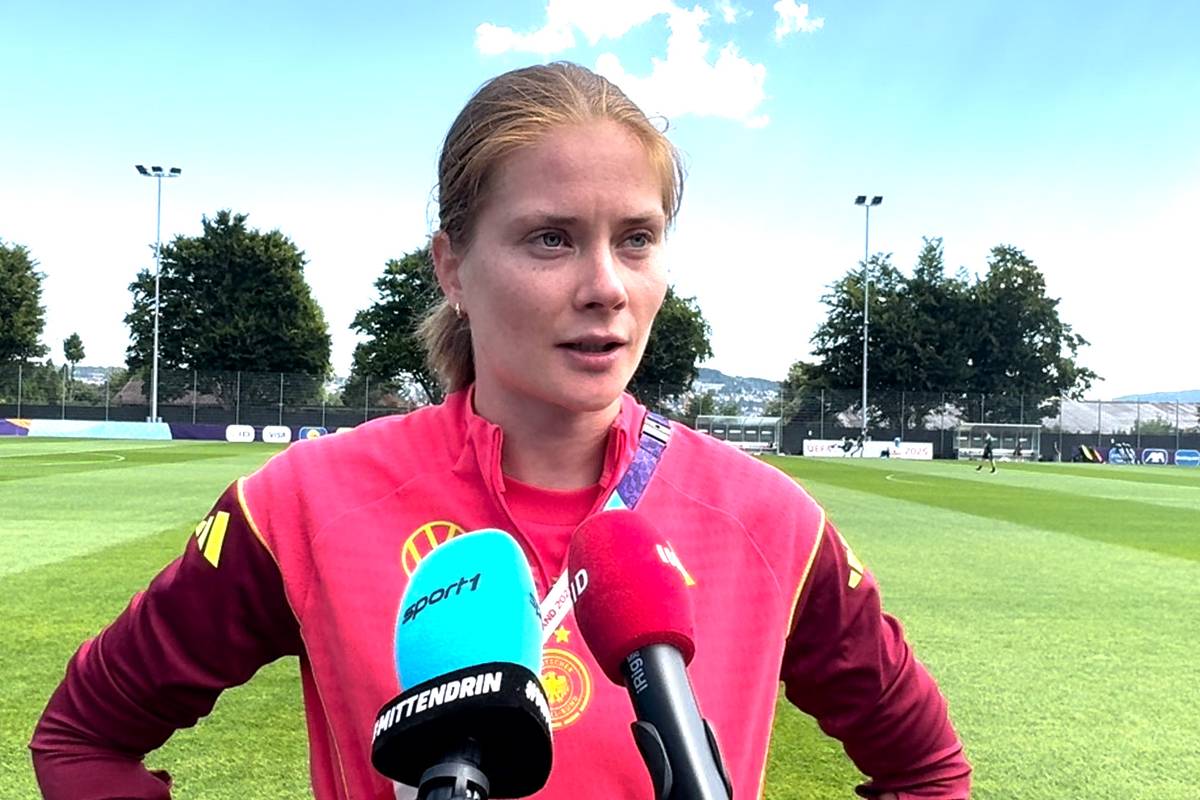 Nationalspielerin Sjoeke Nüsken spricht über die Nacht nach der Niederlage gegen Schweden.