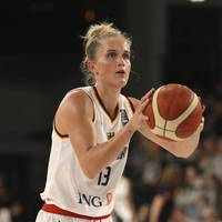 Leonie Fiebich steht im Top-Team der Basketball-EuroLeague. Die Trophäe für die beste Spielerin der Saison geht jedoch an eine Belgerien. 
