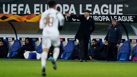 Roma-Coach Paulo Fonseca kann mit seinem Team nicht zum Achtelfinal-Hinspiel gegen den FC Sevilla antreten