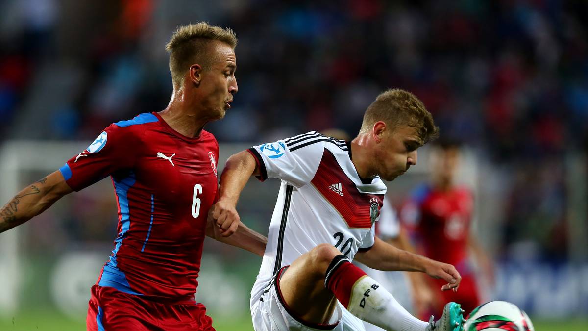 MAX MEYER (bis 82. Minute): Fällt zunächst untypischerweise mit einem Kopfball vor dem gegnerischen Tor auf, verfehlt dieses aber deutlich. Spielt insgesamt weiter deutlich unter seinen Möglichkeiten. Agiert oft unglücklich, so auch in der 54. Minute, als er nach super Zuspiel von Schulz im Strafraum den Ball nicht kontrollieren kann. Macht kurz vor Schluss Platz für Malli - SPORT1-Note: 4,5
