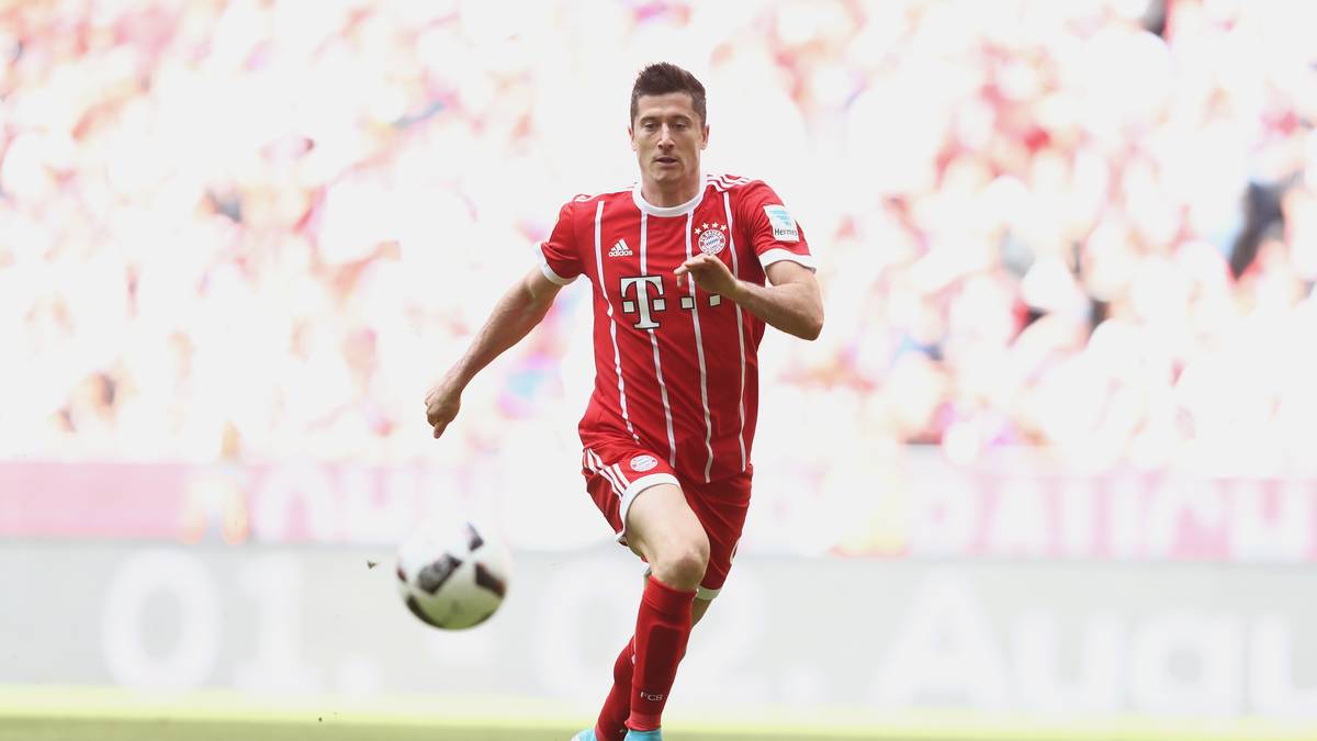 Dass Trainer Carlo Ancelotti perspektivisch auch mit einem zweiten Stürmern neben Robert Lewandowski spielen lassen könnte, erweitert aber immerhin das Feld potenzieller Kandidaten