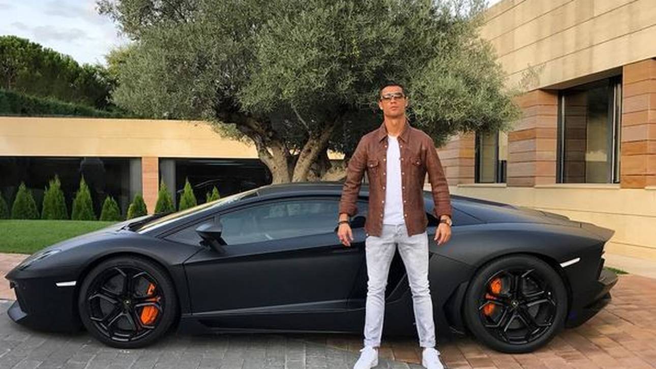 Schmerzen: Ronaldo stellt Lambo ab