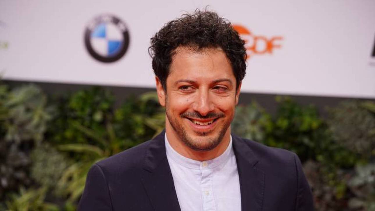 Fahri Yardim moderiert mit Jonas Hector die neue Sendung "Pille-Palle"