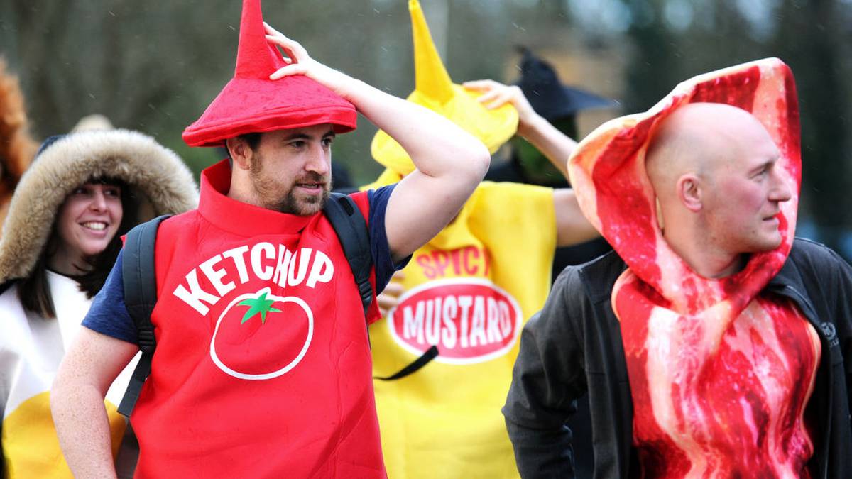 Ketchup und Senf sind schon mal vorhanden. Dann fehlt ja eigentlich nur noch die Bratwurst