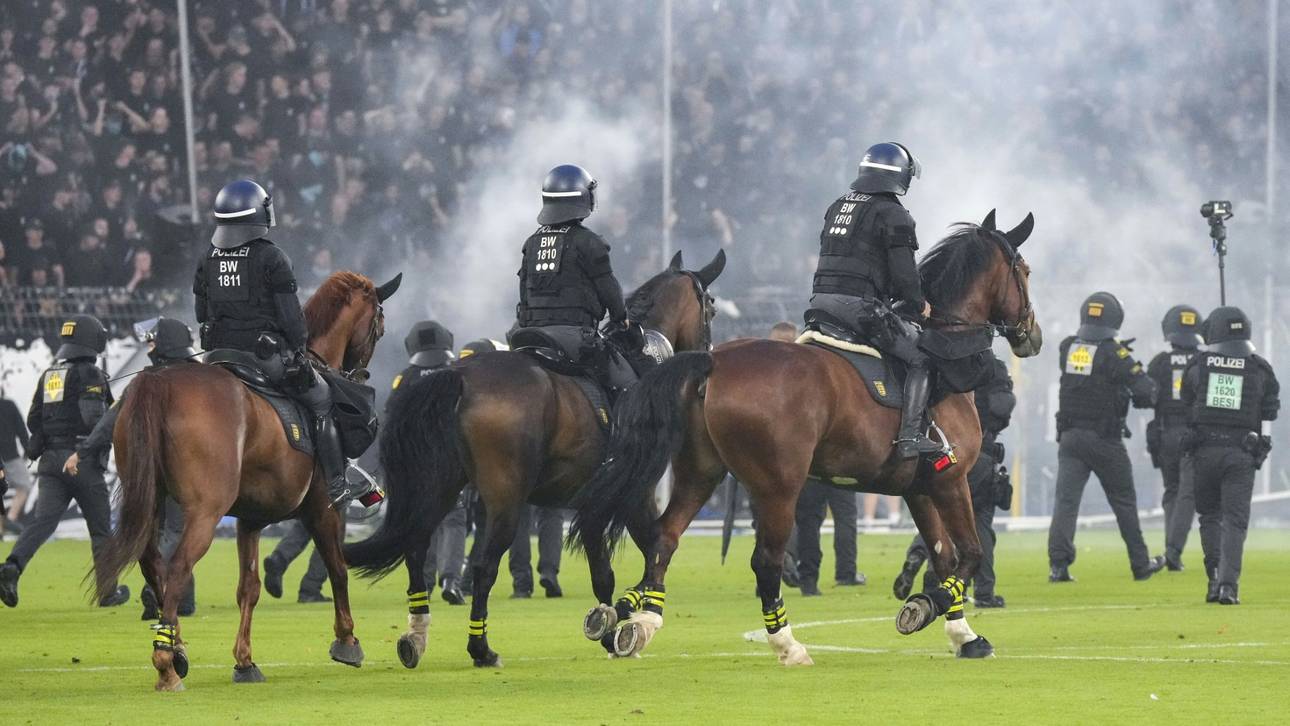Polizeipferde bei Krawall-Derby: PETA erstattet Anzeige