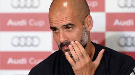 Pep Guardiola vom FC Bayern auf der Pressekonferenz zum Audi Cup