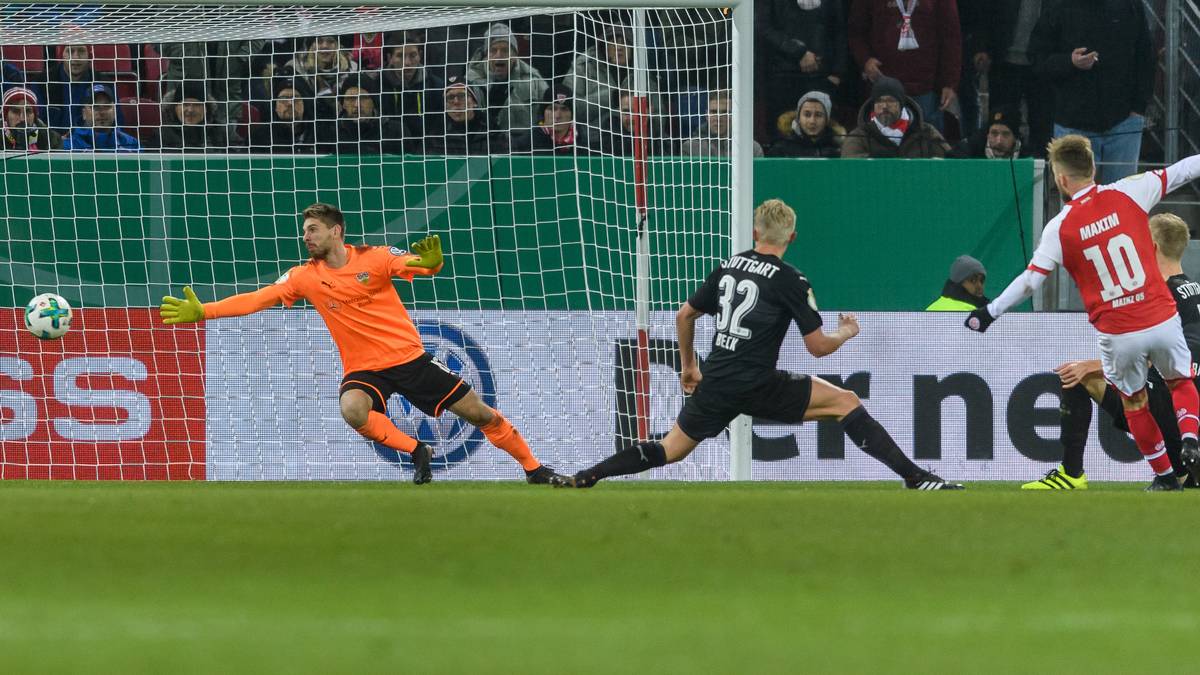 Die Mainzer bestimmen zunächst das Geschehen und arbeiten sich gute Chancen heraus. Doch die 05er scheitern an der eigenen Abschlussschwäche oder an VfB-Keeper Zieler. Stuttgart hat zunächst kaum Torgelegenheiten...