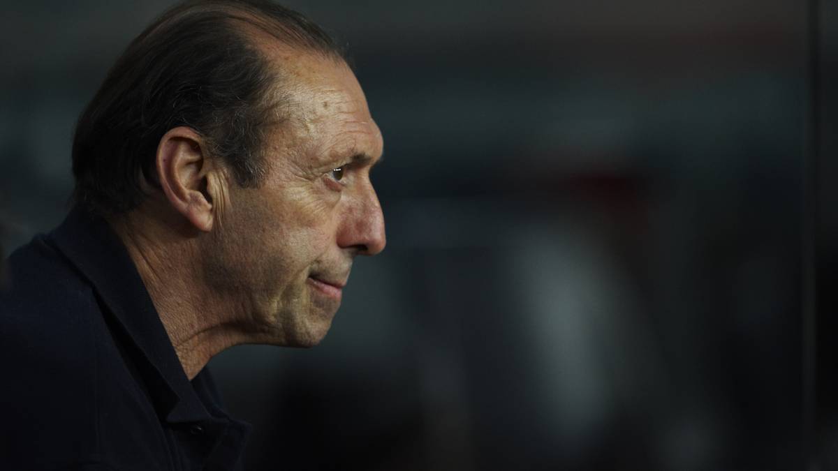 PLATZ 8 - ENRIQUE CASTRO GONZALEZ: "Quini" erzielte in 448 Spielen für Gijon und Barcelona 219 Tore. Später arbeitete er als Sportdirektor bei Gijon