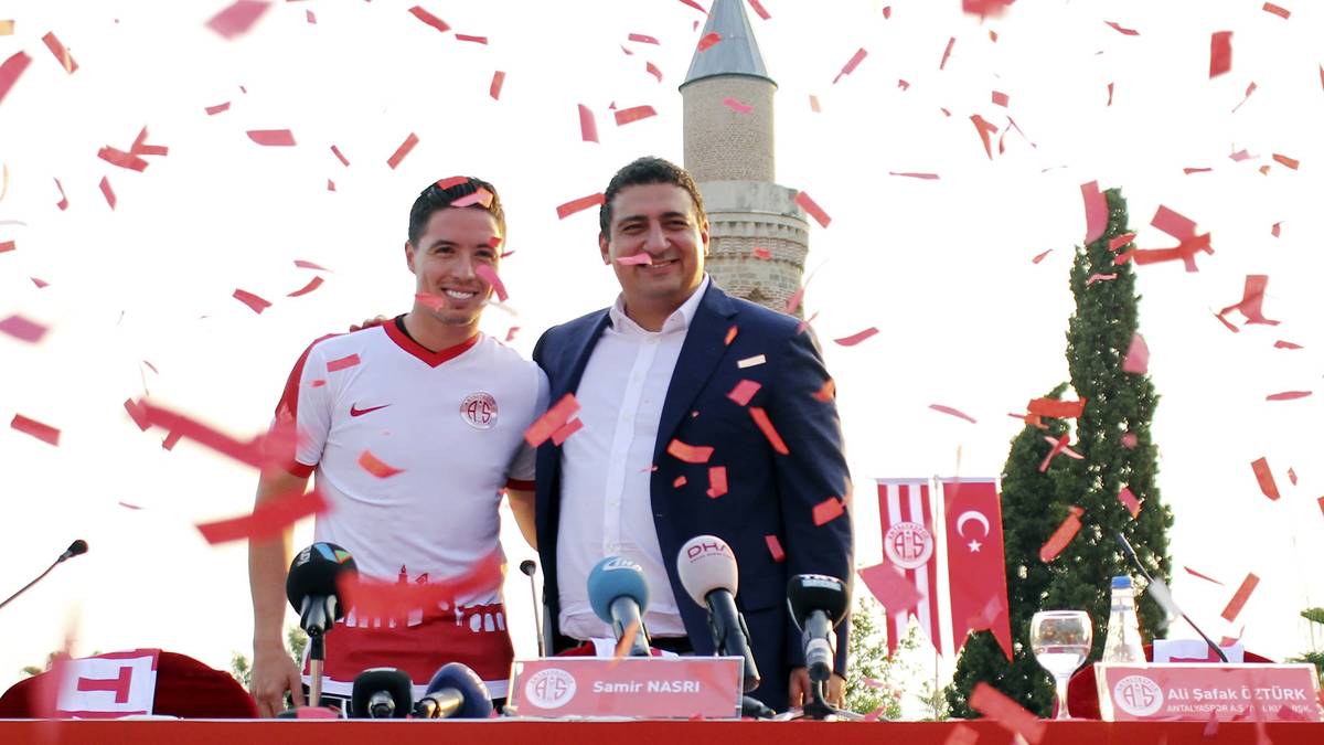 SAMIR NASRI: Auch die Karriere des ehemaligen Supertalents begann bei Manchester City abzuflachen. Nach vielversprechenden Jahren beim FC Arsenal konnte Nasri seine Fähigkeiten bei City vor allem in den letzten Spielzeiten nur selten unter Beweis stellen