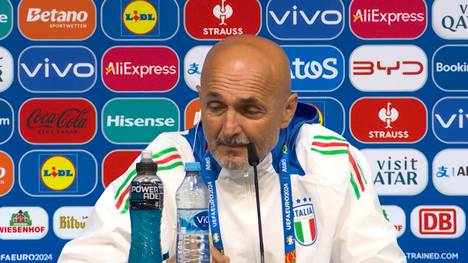 Im italienischen Camp gab es Gerüchte um ein PlayStation-Verbot. Trainer Luciano Spalletti stellt nun klar, dass die Spieler nur nachts nicht zocken dürften, und erzählt, dass er sogar selbst spielt.