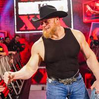Brock Lesnar kehrt bei Monday Night RAW zu WWE zurück. Kurz danach wird ein spektakulärer WrestleMania-Plan enthüllt - der aber wohl vom Tisch ist.