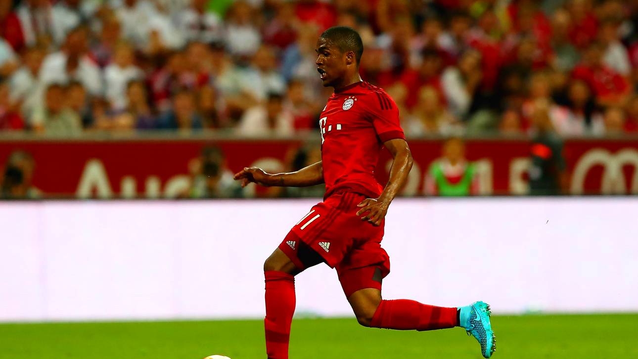 Douglas Costa gewinnt auch dank seiner Vorlage zum Siegtor im Finale den Audi Cup 2015_FC Bayern Muenchen v AC Milan  - Audi Cup 2015