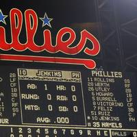 Mit einem Alligator als „Assistenztier“ im Schlepptau hat ein Fan der Philadelphia Phillies aus der MLB versucht, ins Stadion zu gelangen.