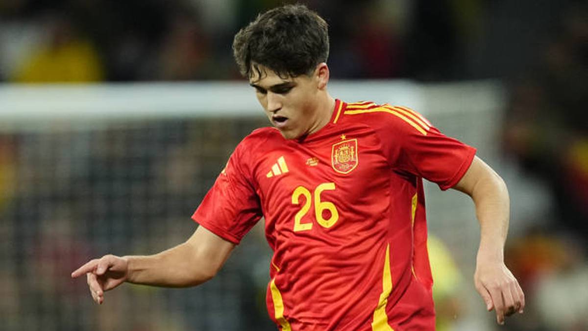 Spanien (Heim) - Ausrüster: Adidas - La Fuia Roja tritt auf, wie es der Name schon impliziert: In roten Heimtrikots