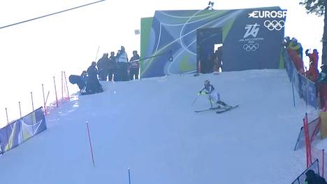 Lena Dürr geht mit Medaillenchancen in den finalen Lauf im Slalom. Sie fädelt jedoch am ersten Tor ein und zerstört damit ihre Medaillenträume. 