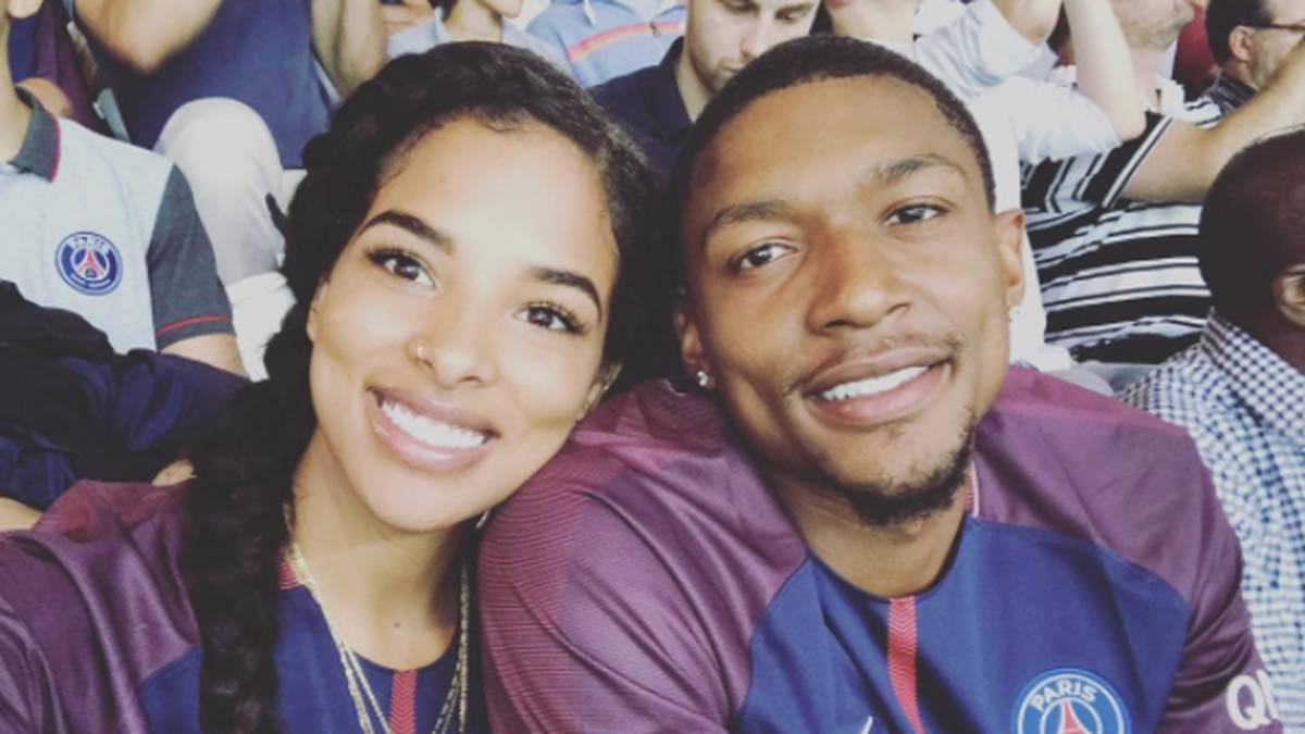 Zu ihrem Geburtstag bekommt Adams von ihrem Liebsten eine zehntägige Rundreise geschenkt. Fünf Tage verbringt das verliebte Paar in Paris und besucht ein Spiel von Paris Saint-Germain