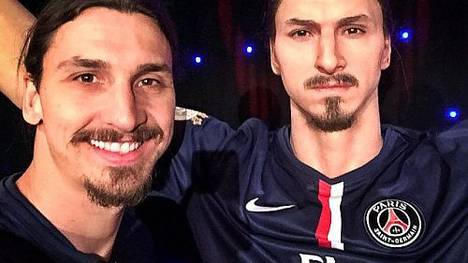 Zlatan Ibrahimovic freut sich über seinen Doppelgänger aus Wachs. 