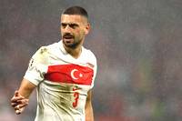 Merih Demiral wird angeblich gesperrt. Nach seinem höchst umstrittenen Jubel greift die UEFA einem Bericht zufolge durch - doch der türkische Fußballverband wehrt sich deutlich.