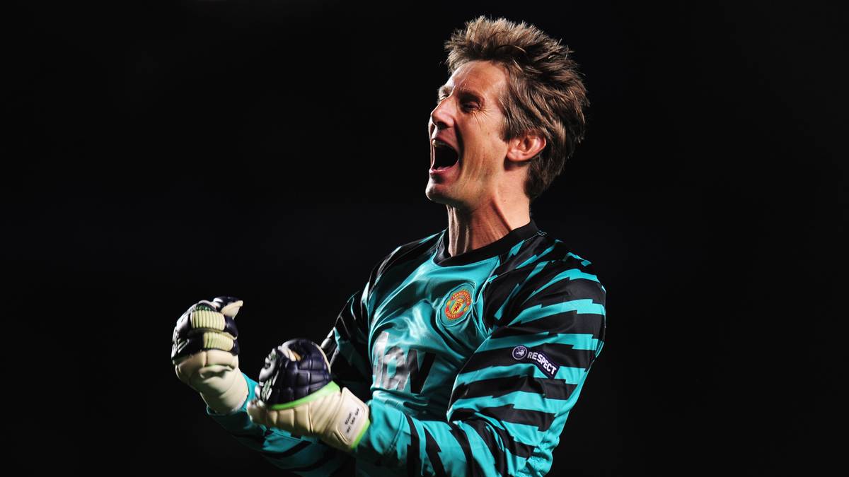 PLATZ 16 - EDWIN VAN DER SAR (Niederlande): 1,99 Meter misst der niederländische Ausnahmeschlussmann, der als Teil der goldenen Generation mit Ajax den UEFA-Pokal 1992 und die Champions League 1995 gewann. Mit Manchester United holte er den Henkelpott 2008 noch einmal