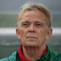 Der langjährige Trainer Volker Finke blickt mit Stolz auf die Entwicklung beim Fußball-Bundesligisten SC Freiburg in den vergangenen Jahren.