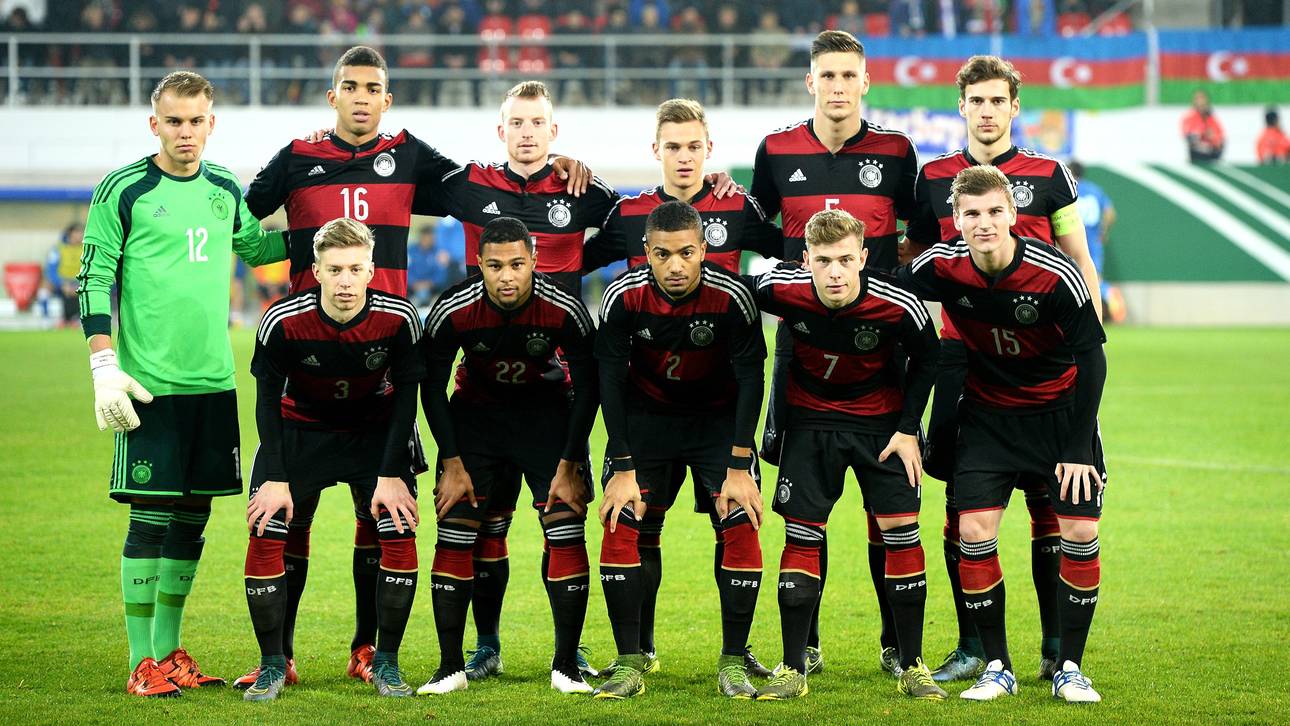 U21 gedenkt der Opfer von Paris