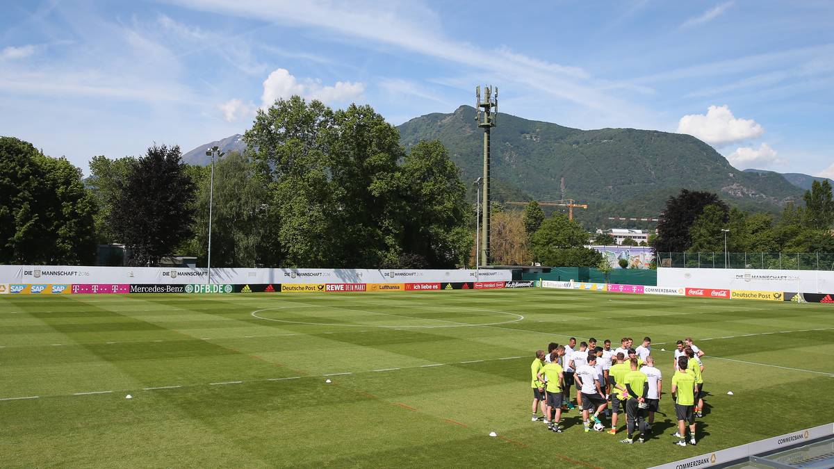 Tag drei in Ascona: Bei besten äußeren Bedingungen bittet Bundestrainer Löw seine Mannschaft zum Training