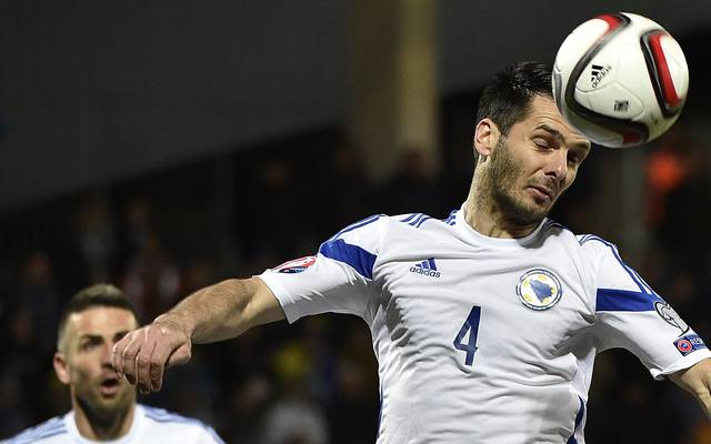Bundesliga Emir Spahic Spielt Beim Hamburger Sv Auf Bewahrung