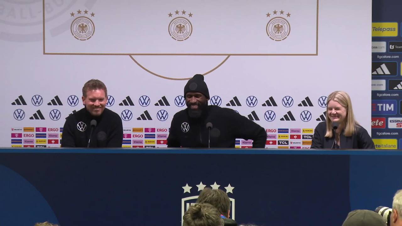Eine kleine Stichelei kann sich Rüdiger nicht verkneifen