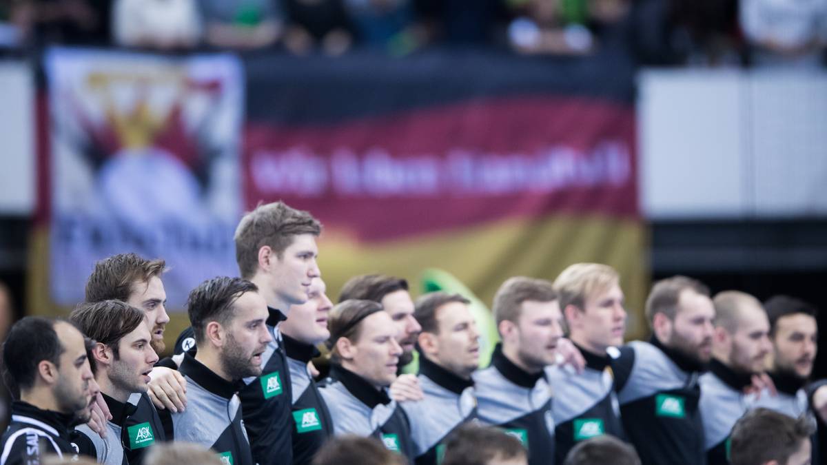 STEPHAN: Wir haben großes Glück, dass die andere Gruppe auch nur mit zwei Punkten in die Hauptrunde startet. Daher ist im Kampf um das Halbfinale alles offen. Die Leistung in der Vorrunde wird dafür nicht reichen - aber ich glaube, dass sowohl Bundestrainer Christian Prokop als auch die Spieler sich steigern und wir ins Halbfinale einziehen