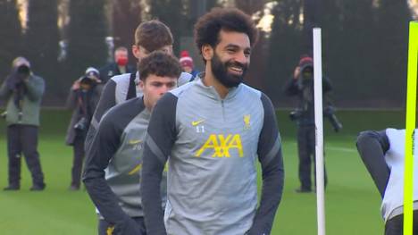 Nachdem Mohamed Salah zwar klargestellt hat nächste Saison beim FC Liverpool zu spielen, gibt es jetzt Gerüchte um ein brisantes Barca-Versprechen, die Salah gerne 2023 ablösefrei verpflichten wollen. 