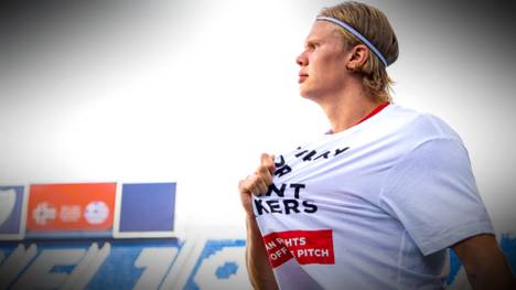 Bereits seit geraumer Zeit wird Erling Haaland mit einem Wechsel zum FC Chelsea in Verbindung gebracht. Vor allem ein Punkt spricht beim BVB aber gegen einen Verkauf im Sommer.